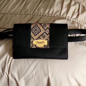 Waist pouch